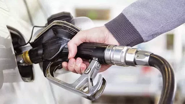 Azúcar en un depósito de gasolina