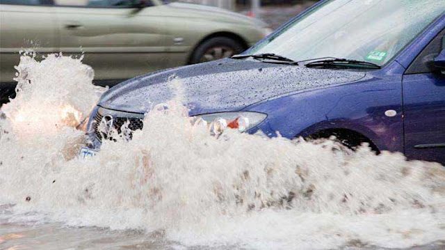 coche inundado%25C3%25A9e